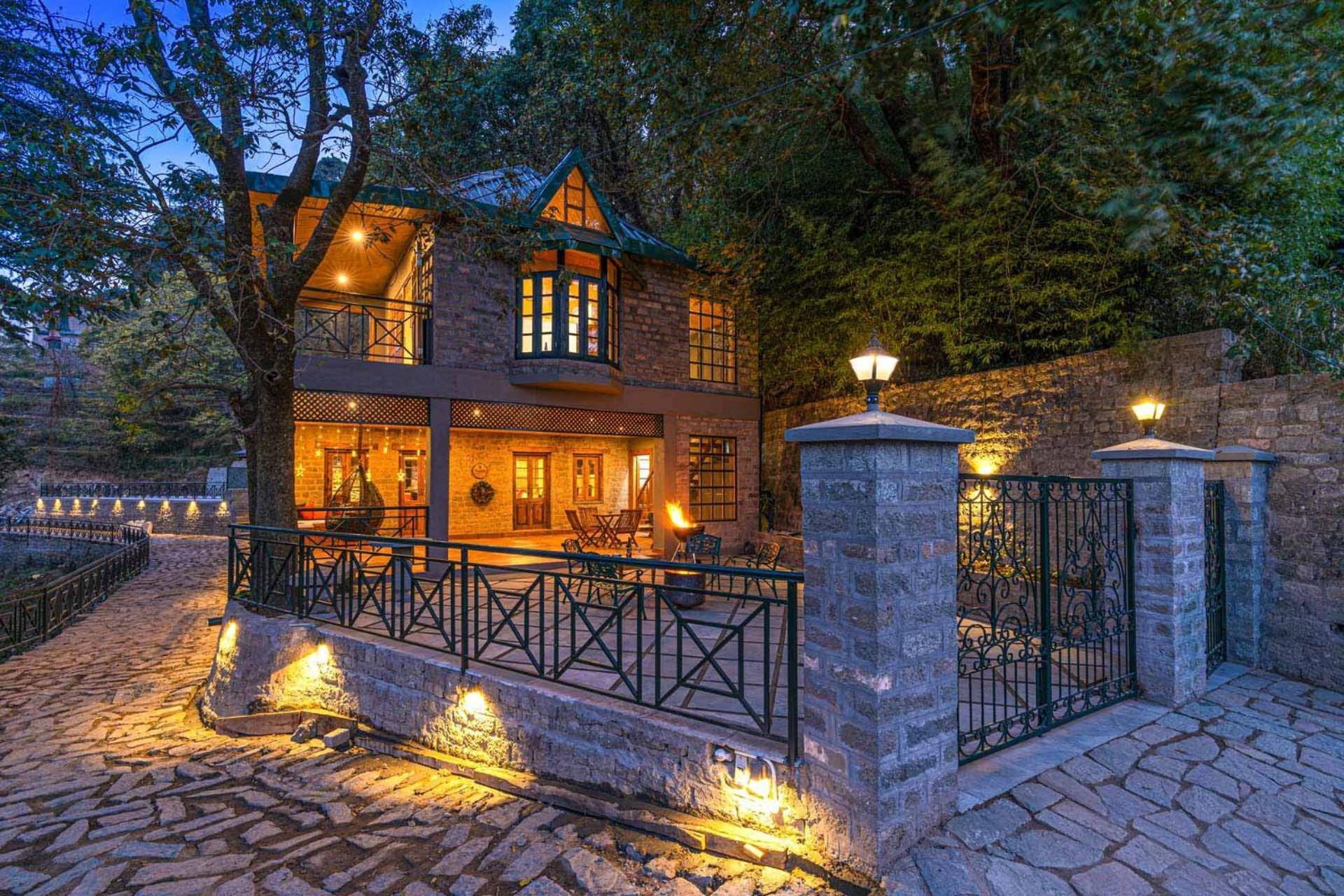 Stayvista At Paris Villa With Pvt Pool & Valley View Kasauli Exteriör bild