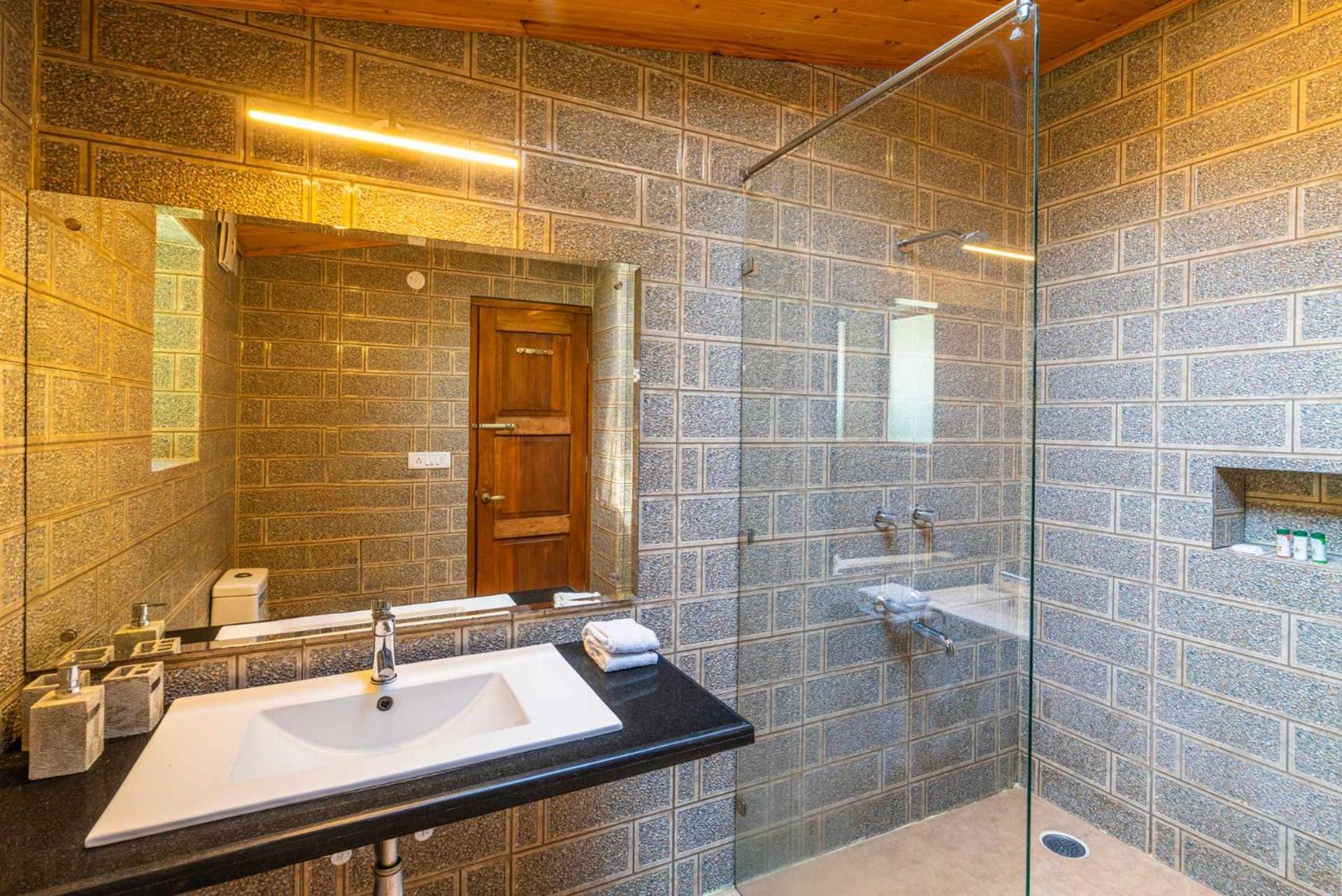 Stayvista At Paris Villa With Pvt Pool & Valley View Kasauli Exteriör bild
